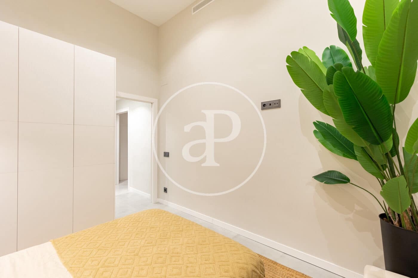 2 bedroom Villa for sale in Barcelona city - € 320,000 (Ref: 9818196)