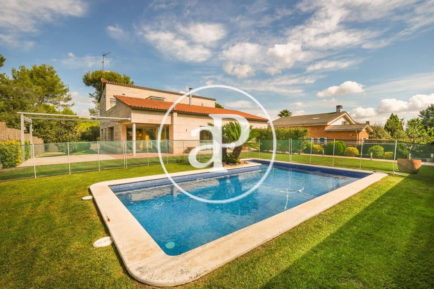 4 bedroom Villa for rent in Cerdanyola del Valles with pool garage - € 4,200 (Ref: 9822906)