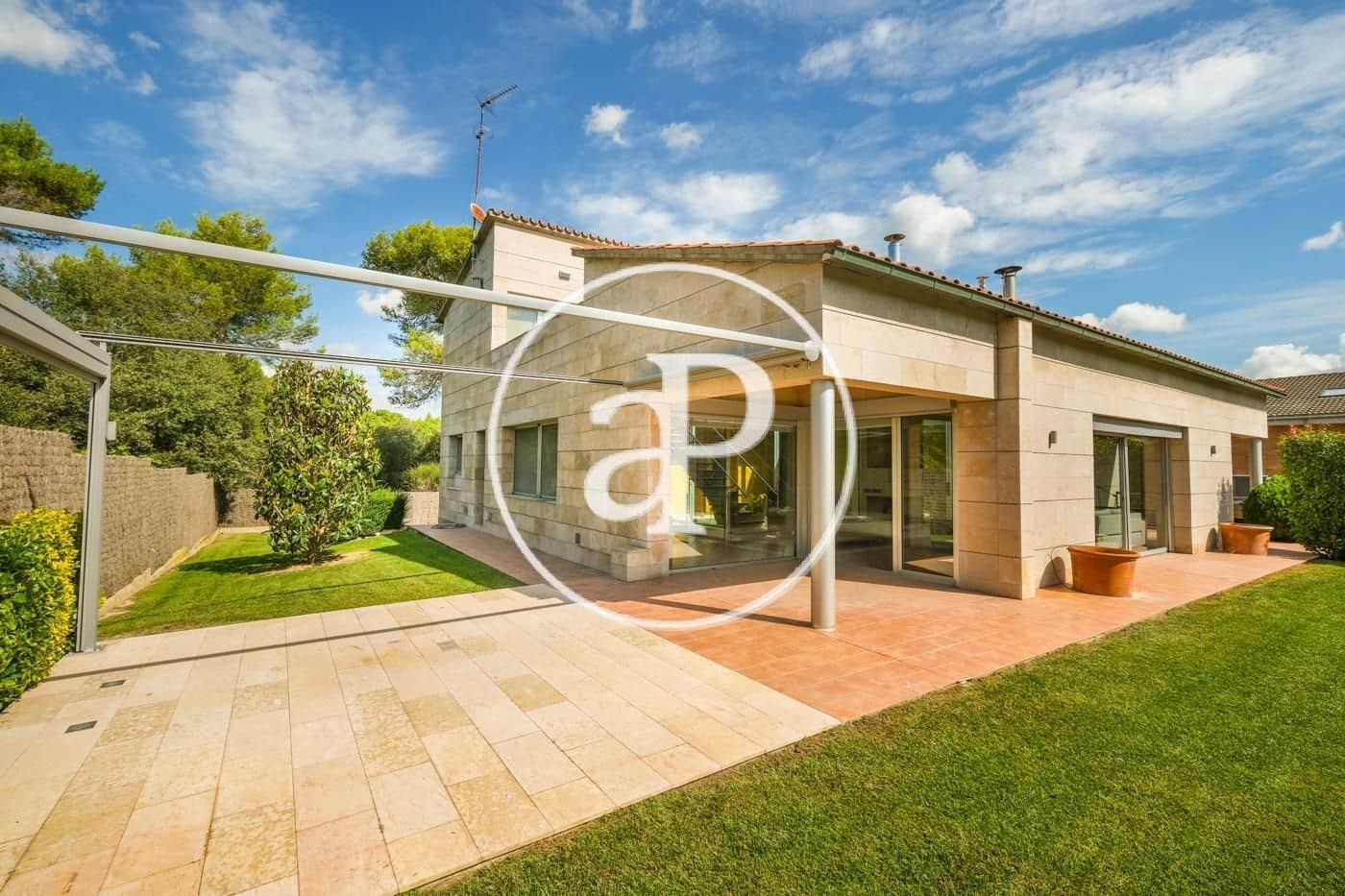 4 bedroom Villa for rent in Cerdanyola del Valles with pool garage - € 4,200 (Ref: 9822906)