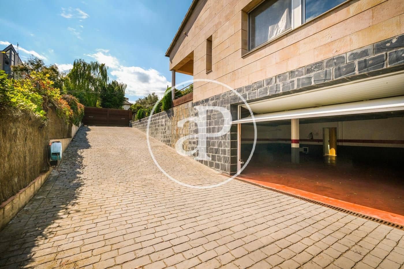 4 bedroom Villa for rent in Cerdanyola del Valles with pool garage - € 4,200 (Ref: 9822907)