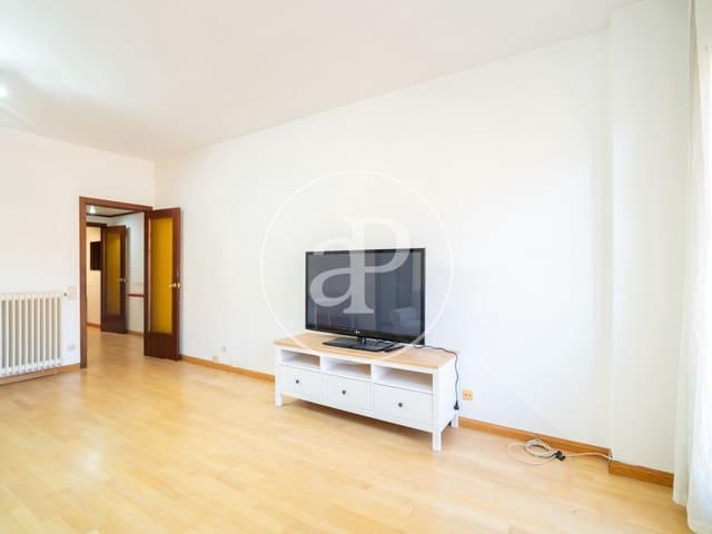 3 bedroom Penthouse for rent in La Sagrada Família, Barcelona city - € 2,300 (Ref: 9825240)