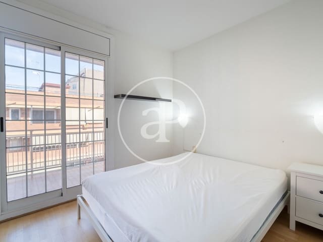 3 bedroom Penthouse for rent in La Sagrada Família, Barcelona city - € 2,300 (Ref: 9825240)