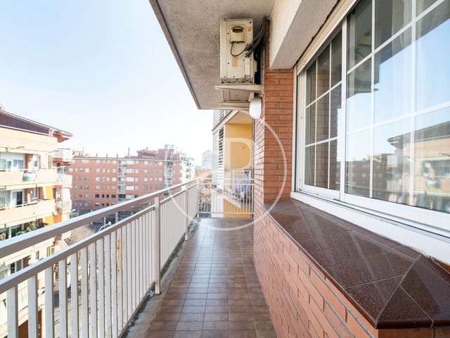 3 bedroom Penthouse for rent in La Sagrada Família, Barcelona city - € 2,300 (Ref: 9825240)