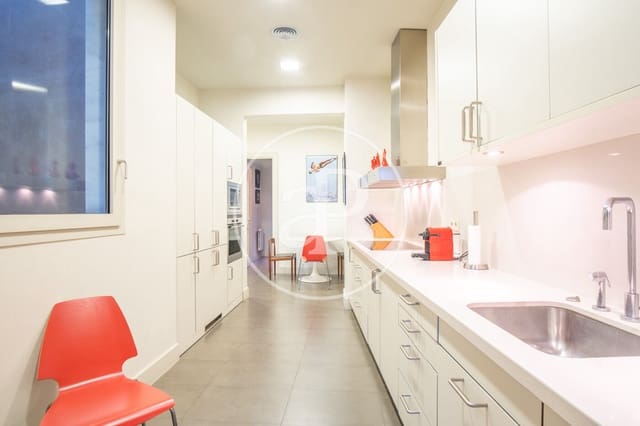 4 bedroom Apartment for rent in La Dreta de L'Eixample, Barcelona city - € 7,600 (Ref: 9831342)
