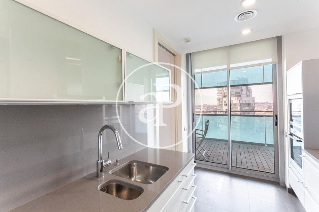 2 sypialnia Apartament do wynajęcia w Miasto Barcelona z basenem garażem - 2 885 € (Ref: 9831343)