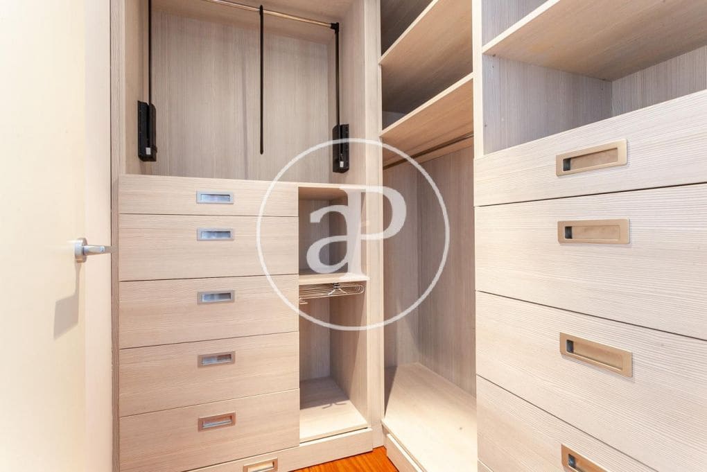 2 sypialnia Apartament do wynajęcia w Miasto Barcelona z basenem garażem - 2 885 € (Ref: 9831343)