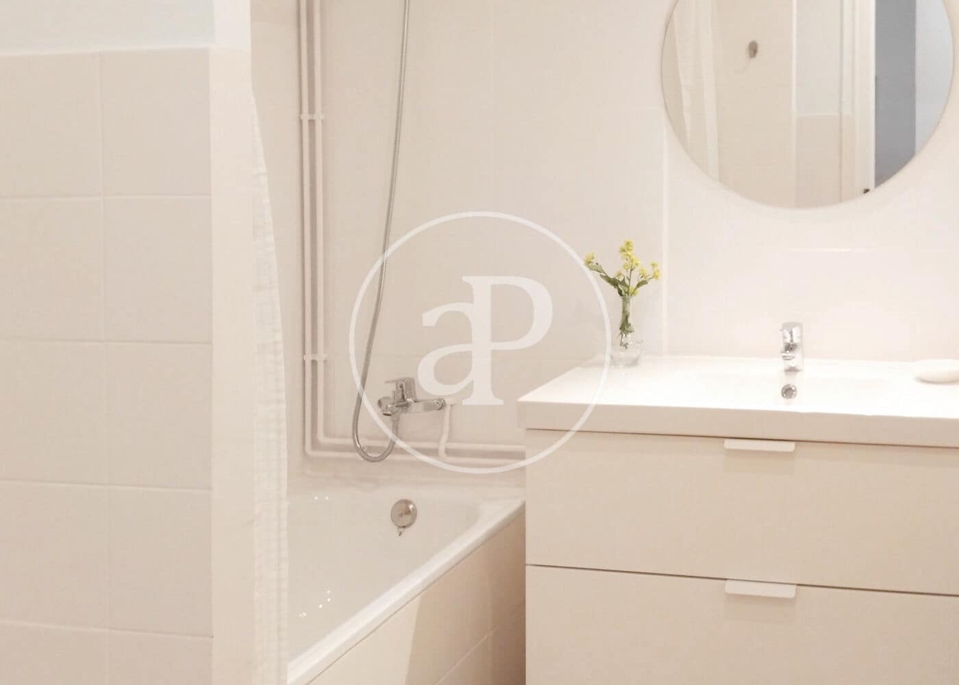 Apartamento de 2 habitaciones en Barcelona ciudad en venta - 235.000 € (Ref: 9833637)