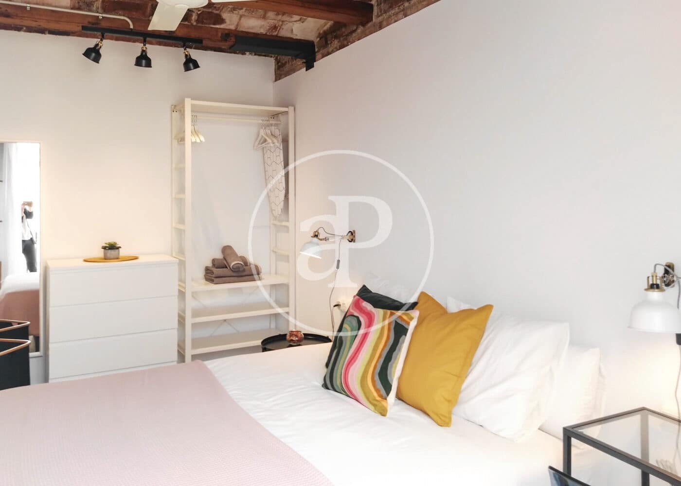 Apartamento de 2 habitaciones en Barcelona ciudad en venta - 235.000 € (Ref: 9833637)