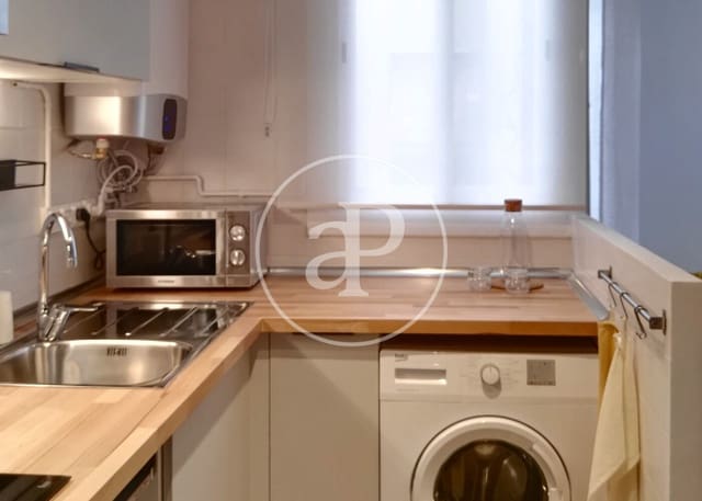 Apartamento de 2 habitaciones en El Raval, Barcelona ciudad en venta - 235.000 € (Ref: 9833637)