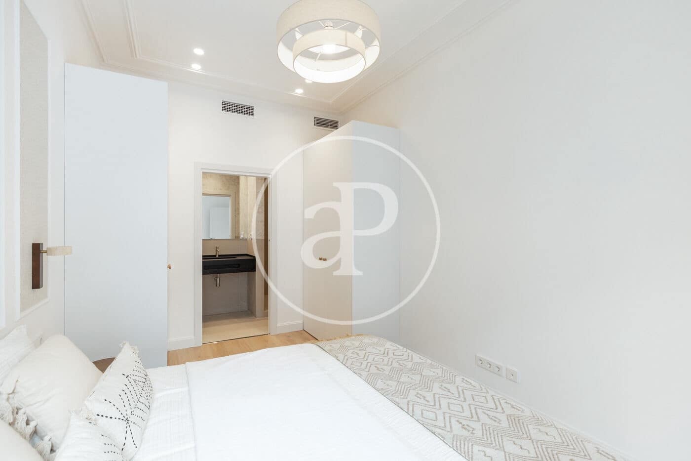 3 bedroom Apartment for sale in Barcelona city - € 740,000 (Ref: 9833638)