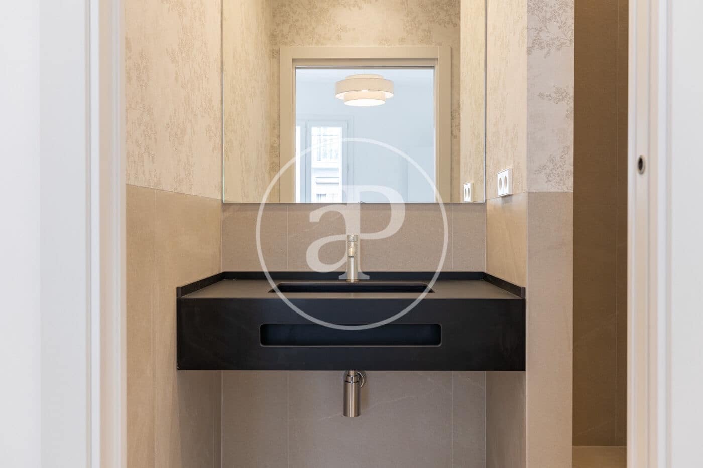 3 bedroom Apartment for sale in Barcelona city - € 740,000 (Ref: 9833638)