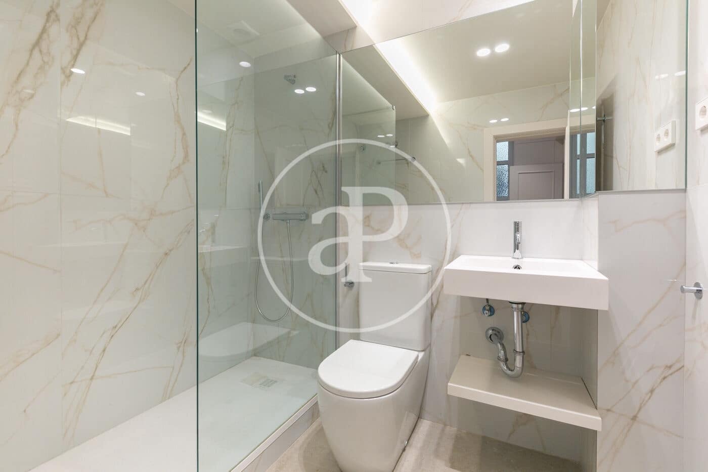 2 bedroom Apartment for sale in Barcelona city with pool - € 850,000 (Ref: 9833640)