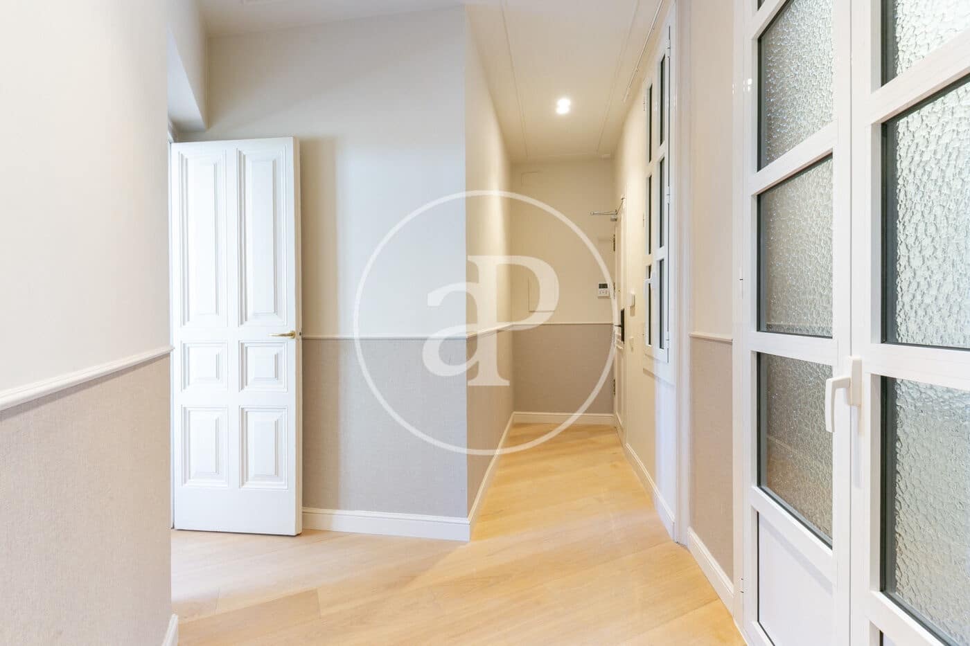 2 bedroom Apartment for sale in Barcelona city with pool - € 850,000 (Ref: 9833640)