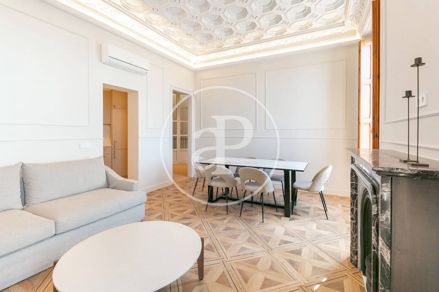 2 bedroom Apartment for sale in Barcelona city with pool - € 850,000 (Ref: 9833640)