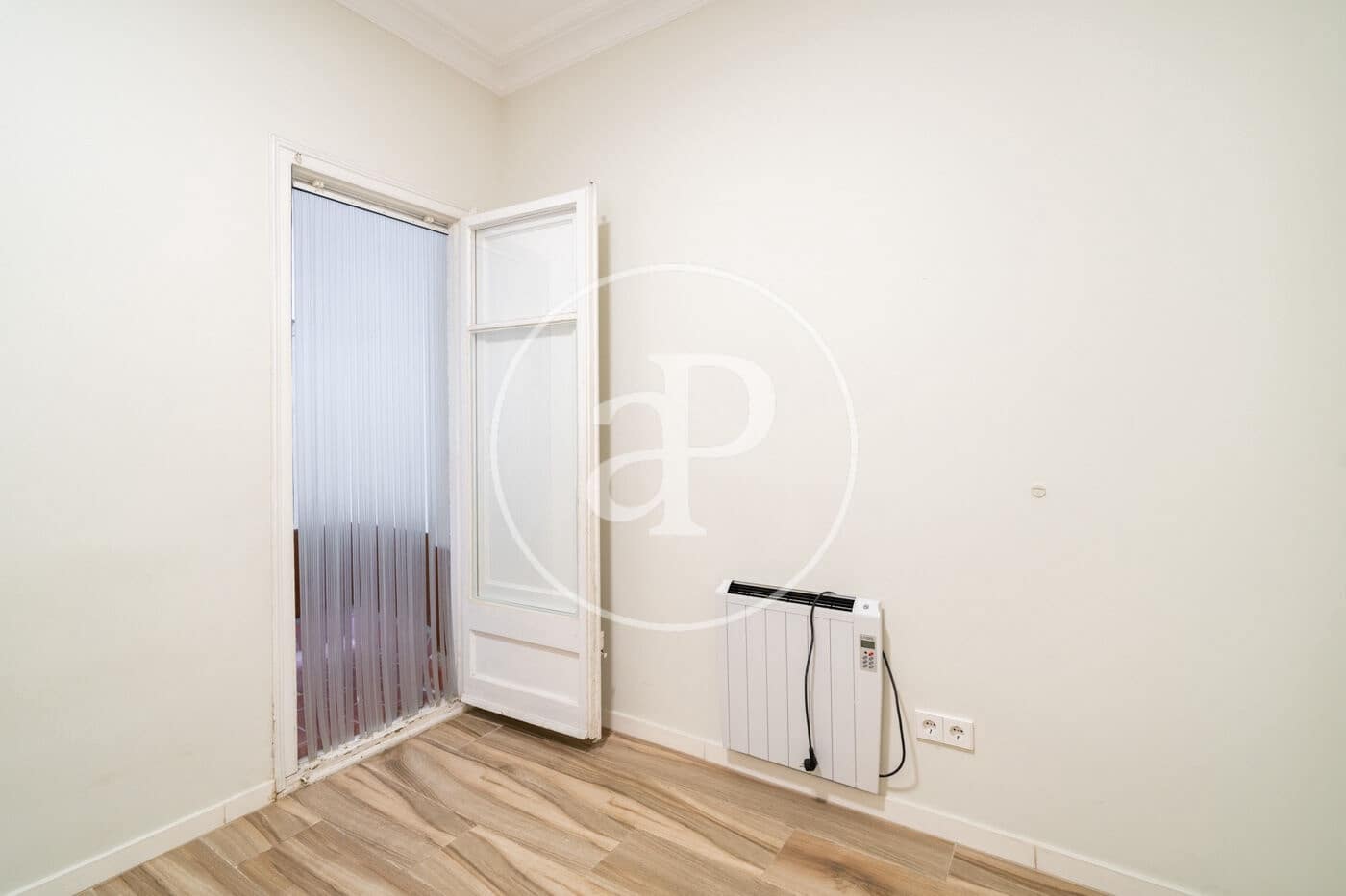 3 bedroom Apartment for sale in Barcelona city - € 375,000 (Ref: 9833642)