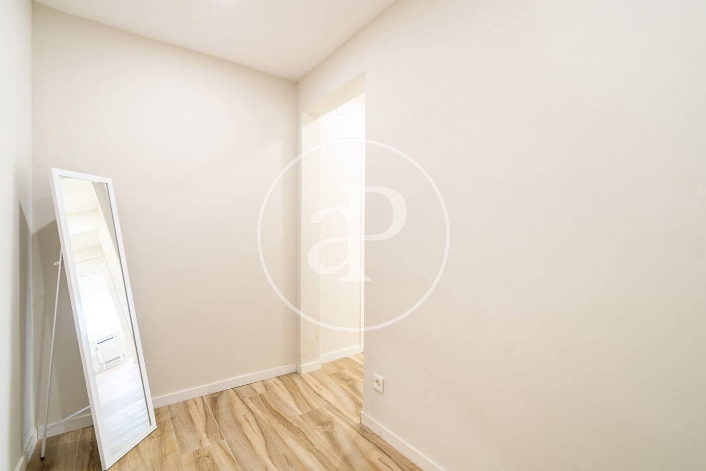 3 bedroom Apartment for sale in Barcelona city - € 375,000 (Ref: 9833642)