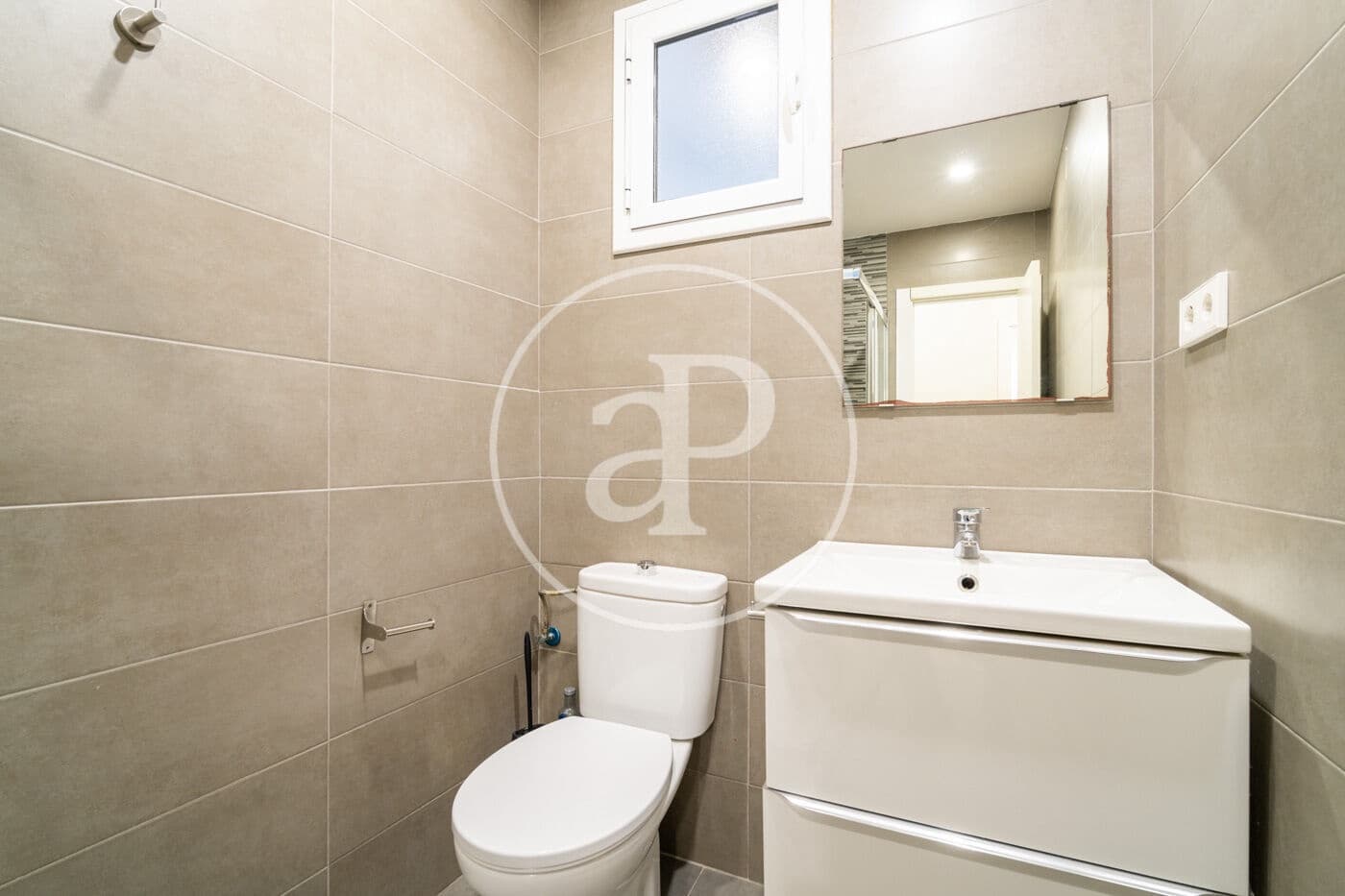 3 bedroom Apartment for sale in Barcelona city - € 375,000 (Ref: 9833642)
