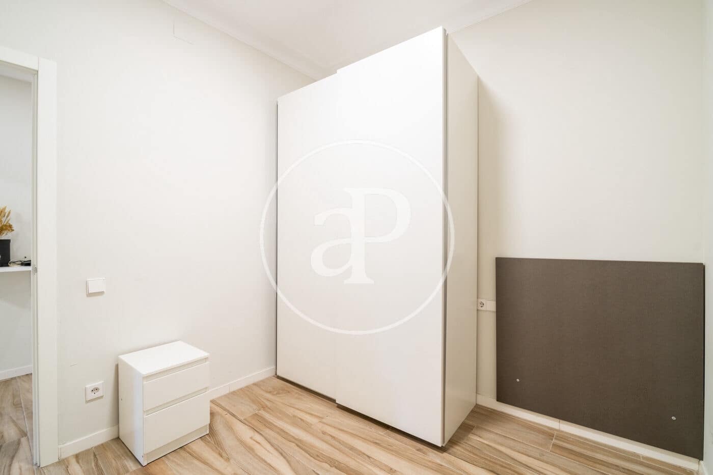 3 bedroom Apartment for sale in Barcelona city - € 375,000 (Ref: 9833642)