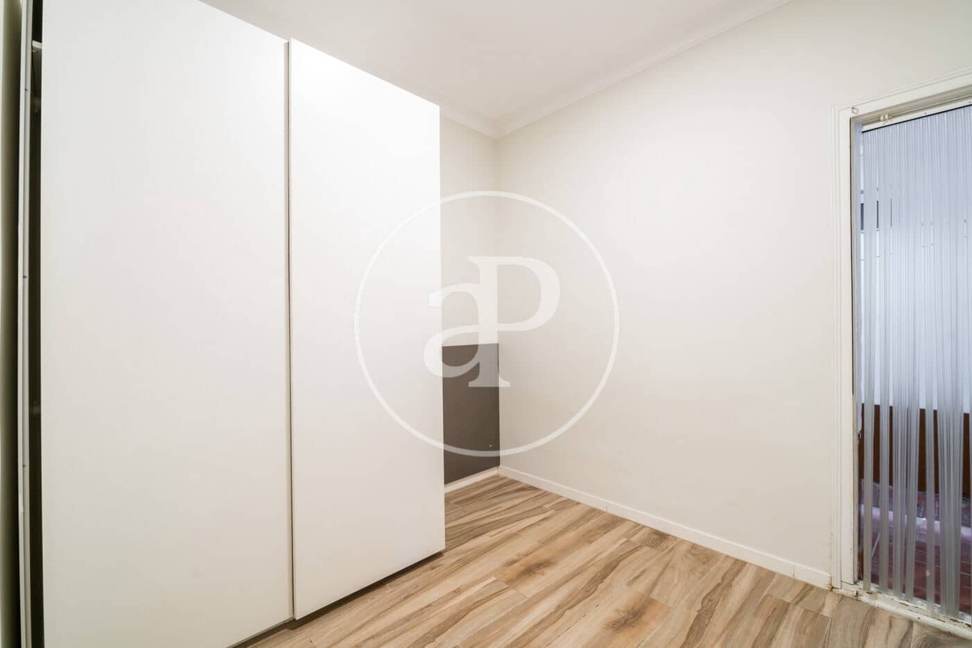 3 bedroom Apartment for sale in Barcelona city - € 375,000 (Ref: 9833642)