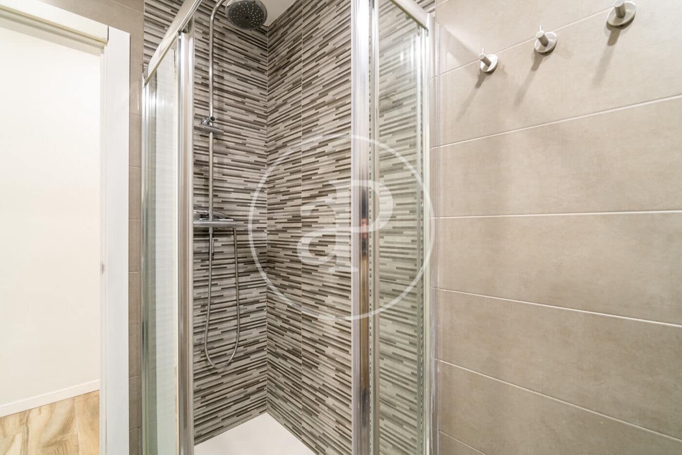 3 bedroom Apartment for sale in Barcelona city - € 375,000 (Ref: 9833642)