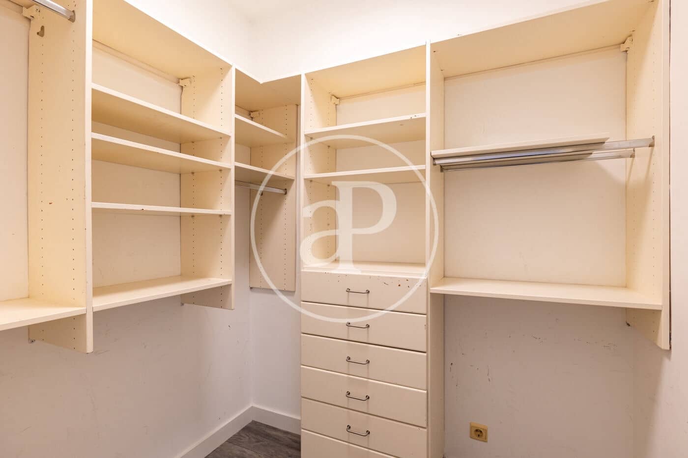 3 bedroom Apartment for sale in Barcelona city - € 719,000 (Ref: 9836655)
