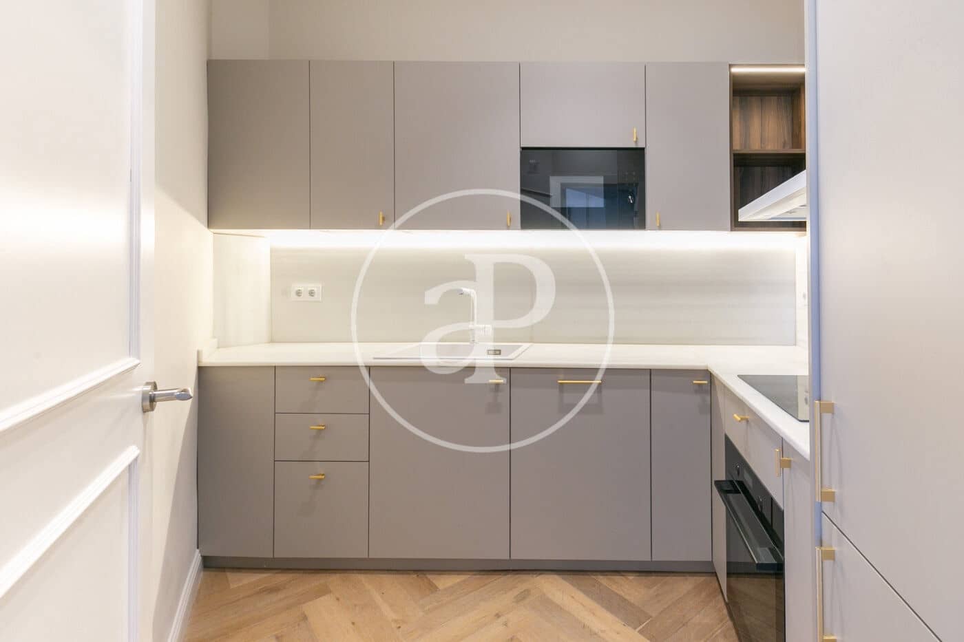 2 bedroom Apartment for sale in Barcelona city with pool - € 850,000 (Ref: 9836657)