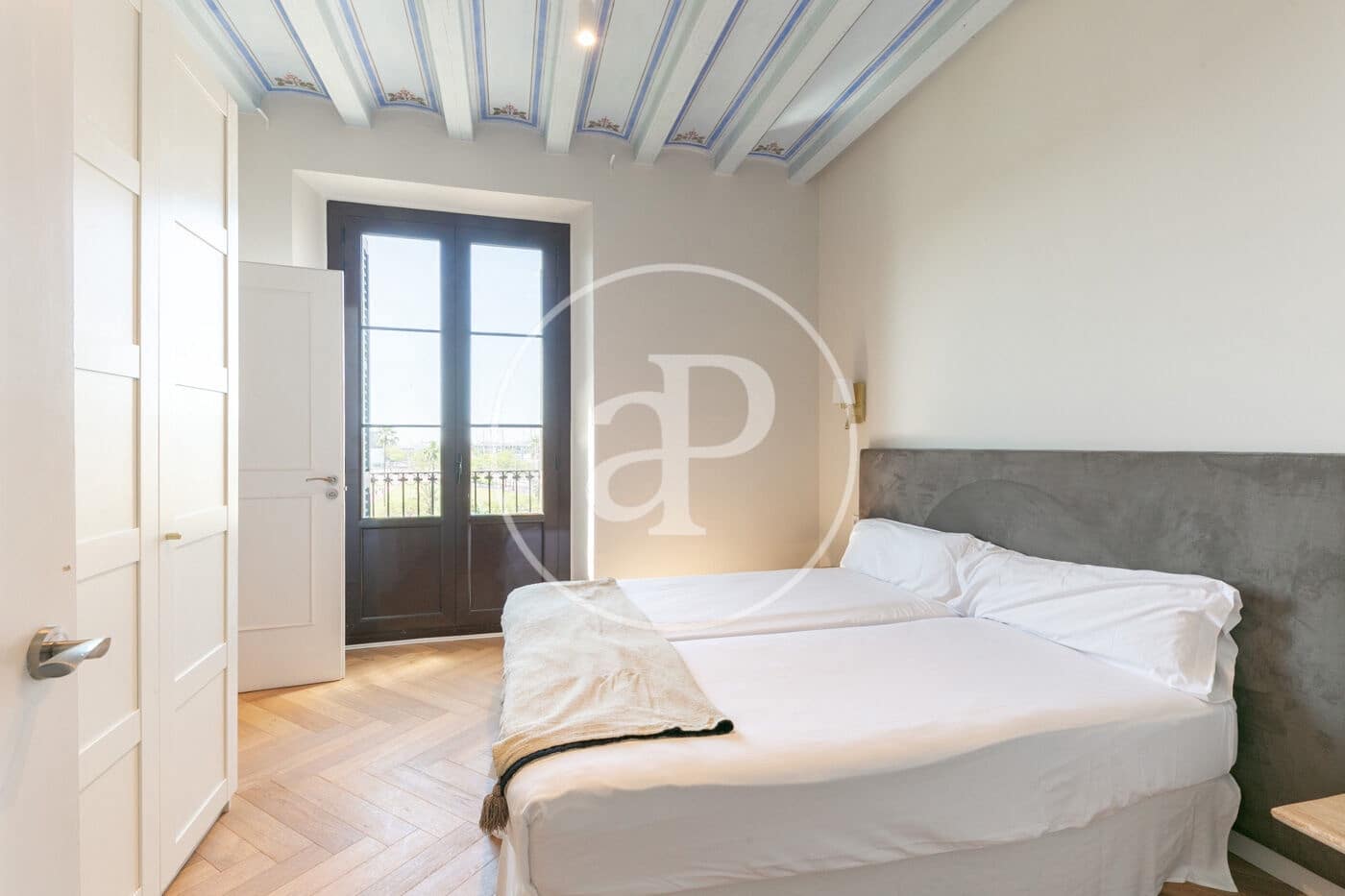 2 bedroom Apartment for sale in Barcelona city with pool - € 850,000 (Ref: 9836657)