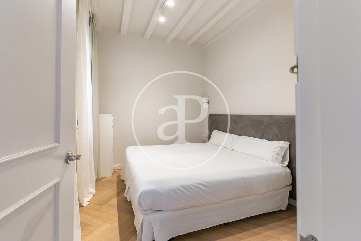 2 bedroom Apartment for sale in Barcelona city with pool - € 850,000 (Ref: 9836657)