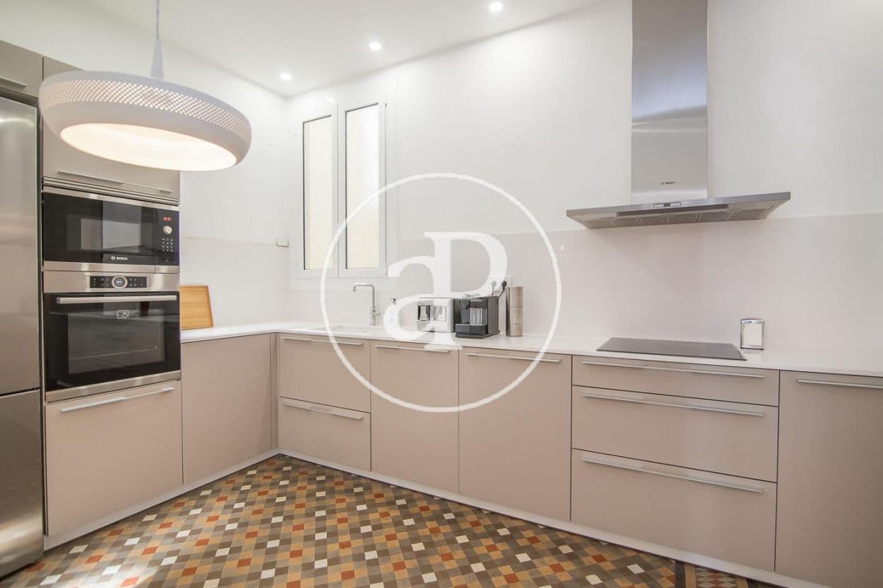 5 bedroom Apartment for rent in Barcelona city - € 5,200 (Ref: 9846217)