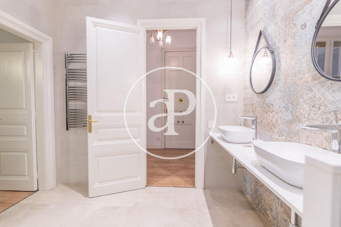 5 bedroom Apartment for rent in Barcelona city - € 5,200 (Ref: 9846217)
