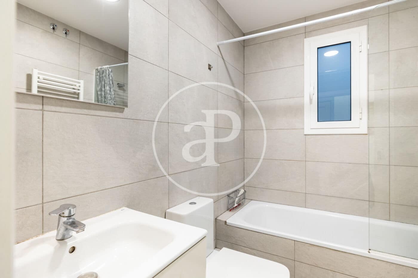 3 slaapkamer Appartement te koop in Barcelona stad - € 465.000 (Ref: 9849349)