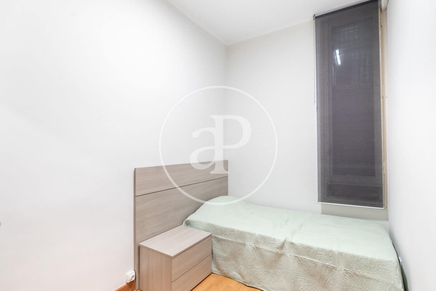 3 bedroom Apartment for sale in Barcelona city - € 295,000 (Ref: 9849352)