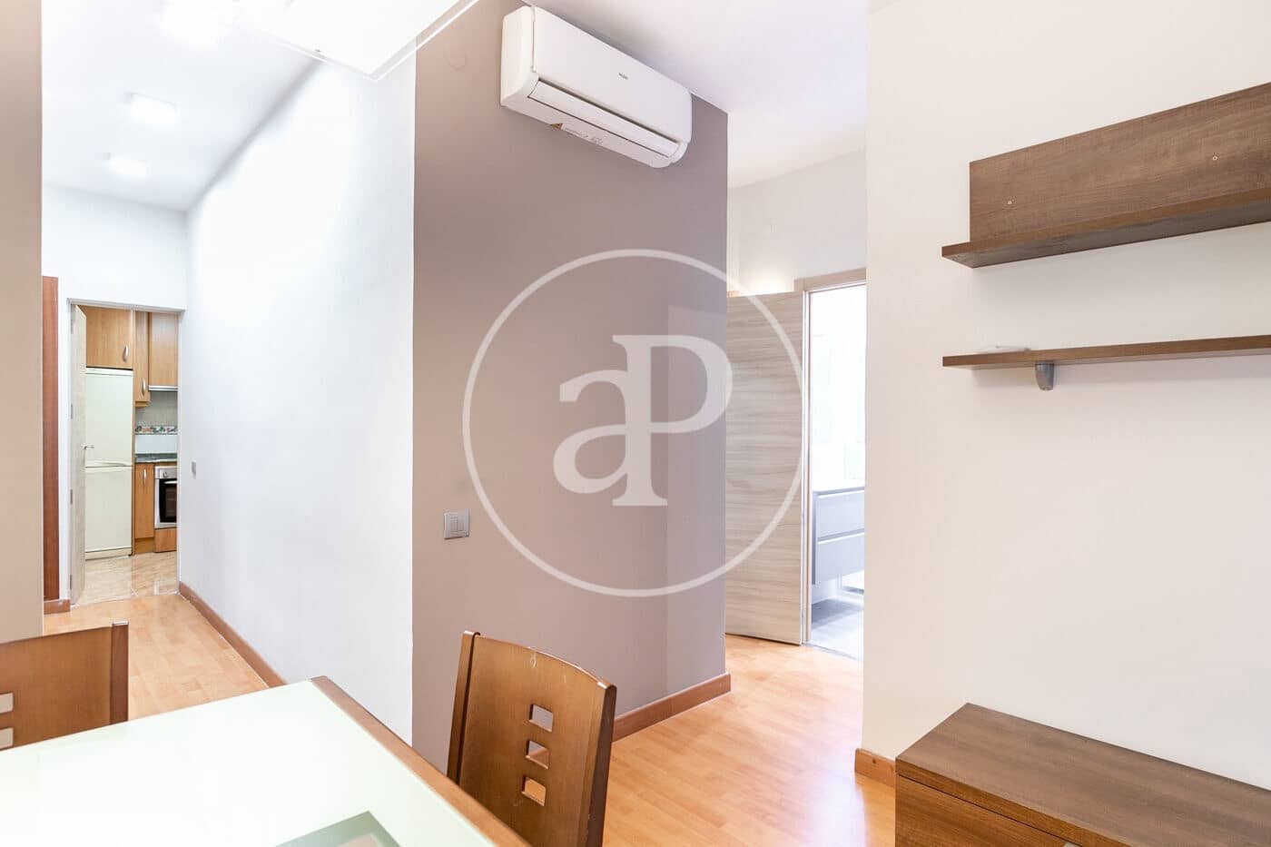 3 bedroom Apartment for sale in Barcelona city - € 295,000 (Ref: 9849352)