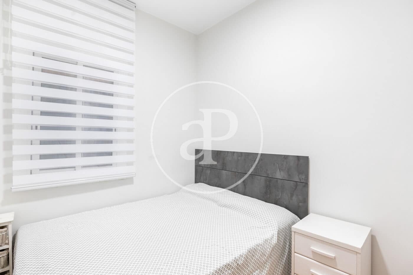 3 bedroom Apartment for sale in Barcelona city - € 295,000 (Ref: 9849352)