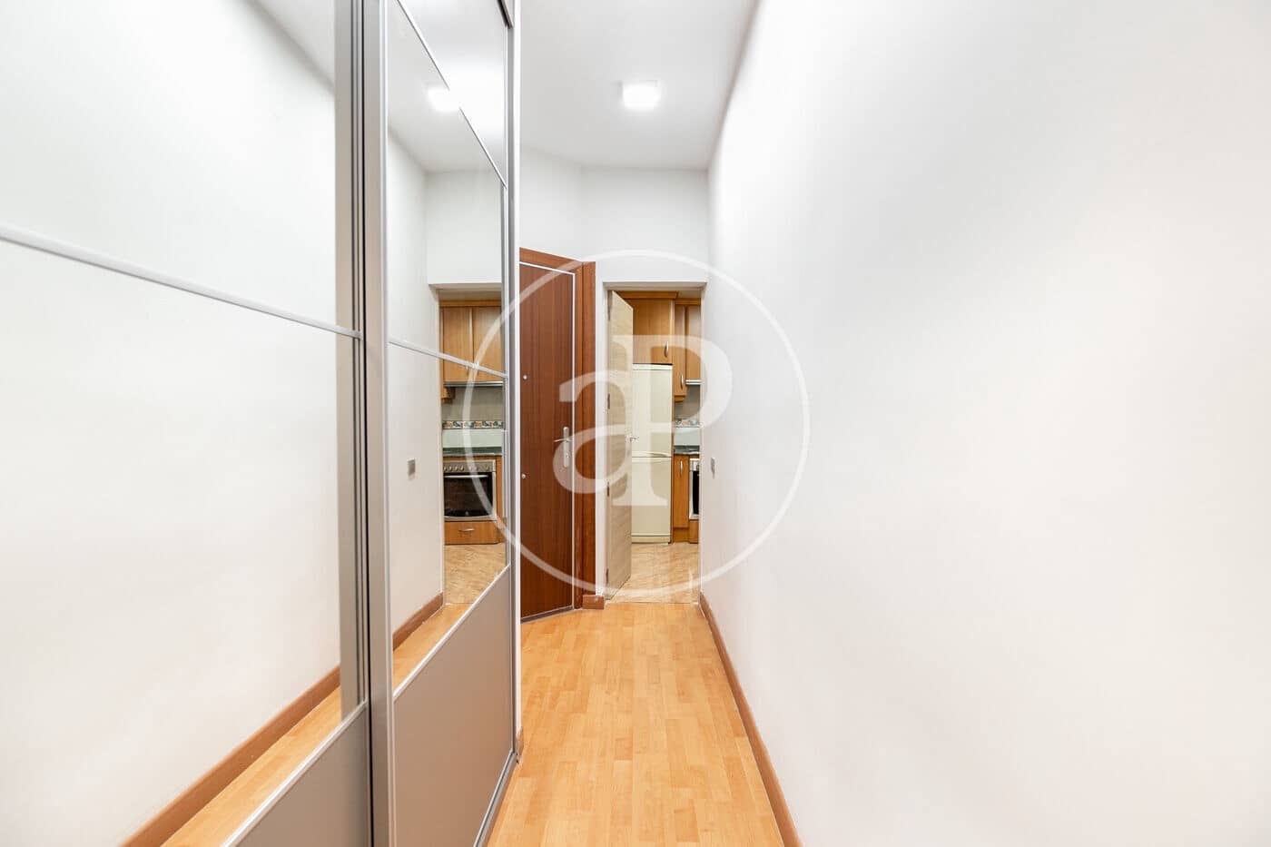 3 bedroom Apartment for sale in Barcelona city - € 295,000 (Ref: 9849352)