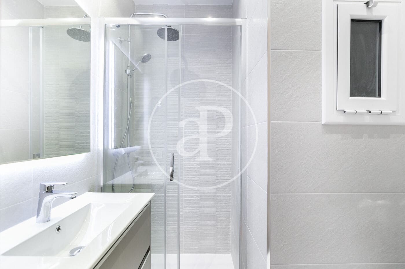 3 bedroom Apartment for sale in Barcelona city - € 295,000 (Ref: 9849352)