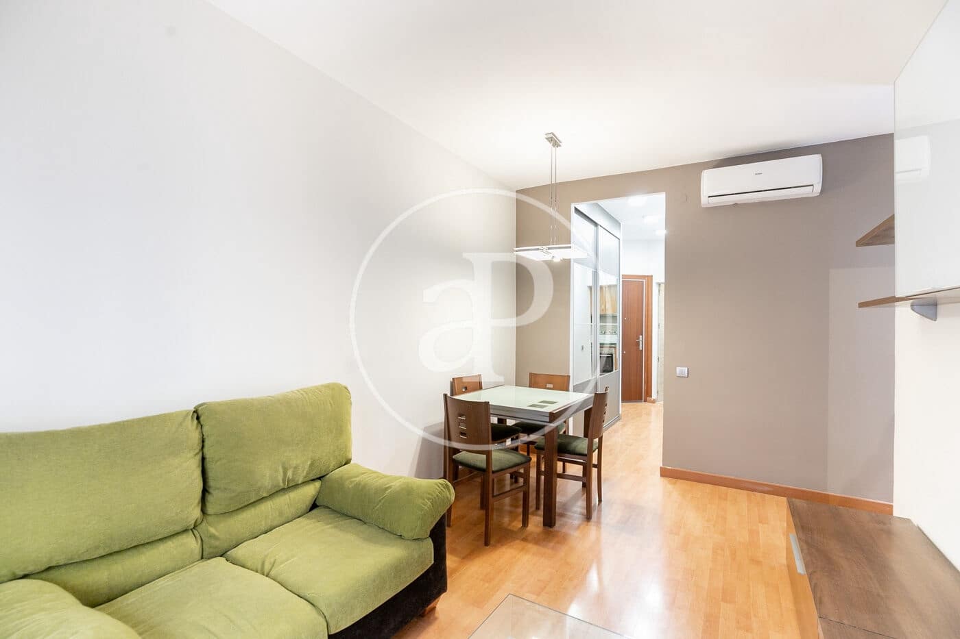 3 bedroom Apartment for sale in Barcelona city - € 295,000 (Ref: 9849352)