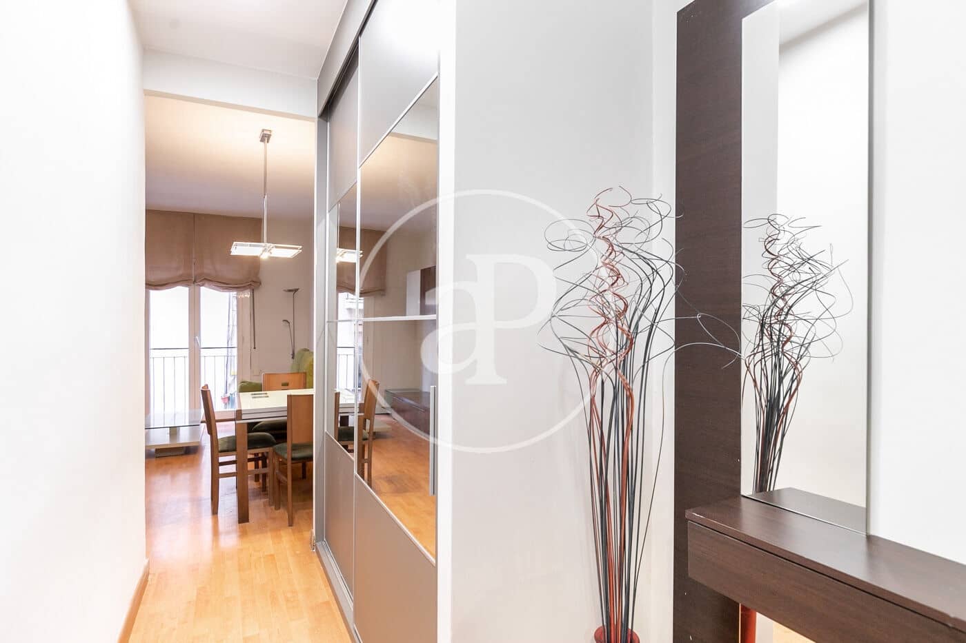 3 bedroom Apartment for sale in Barcelona city - € 295,000 (Ref: 9849352)