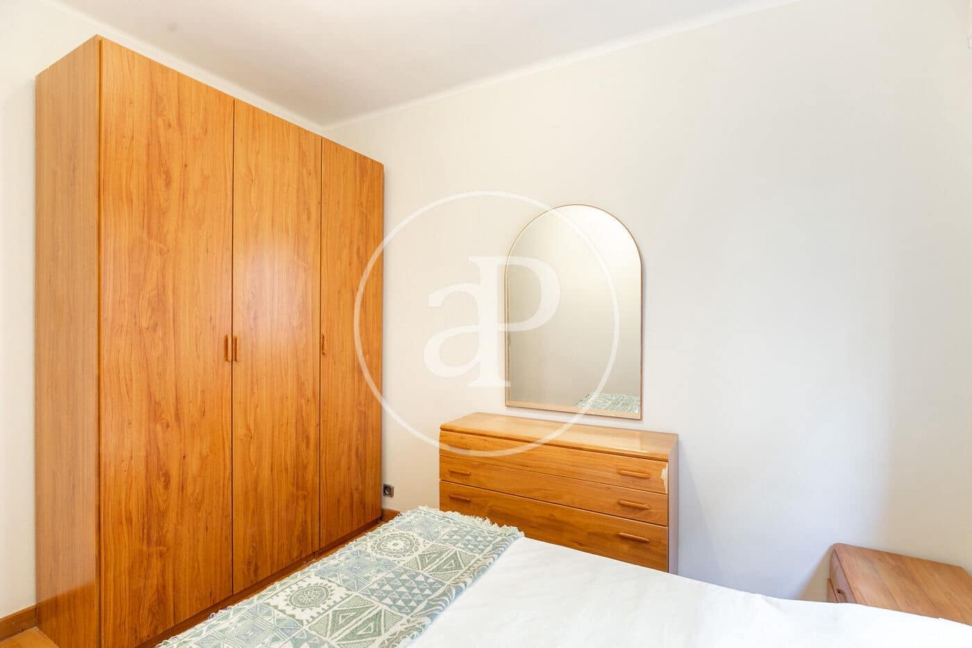 3 bedroom Apartment for sale in Barcelona city - € 295,000 (Ref: 9849352)