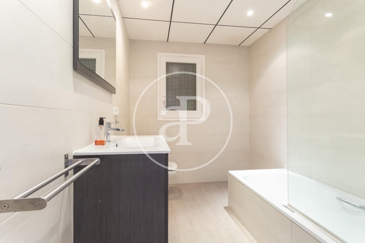 4 soveværelse Lejlighed til leje i Barcelona by - € 2.605 (Ref: 9851741)