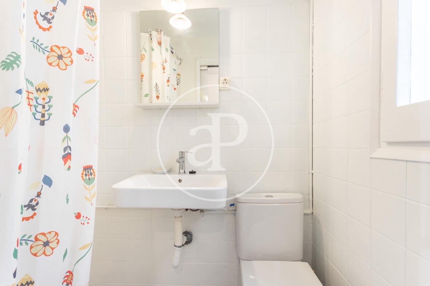 4 soveværelse Lejlighed til leje i Barcelona by - € 2.605 (Ref: 9851741)