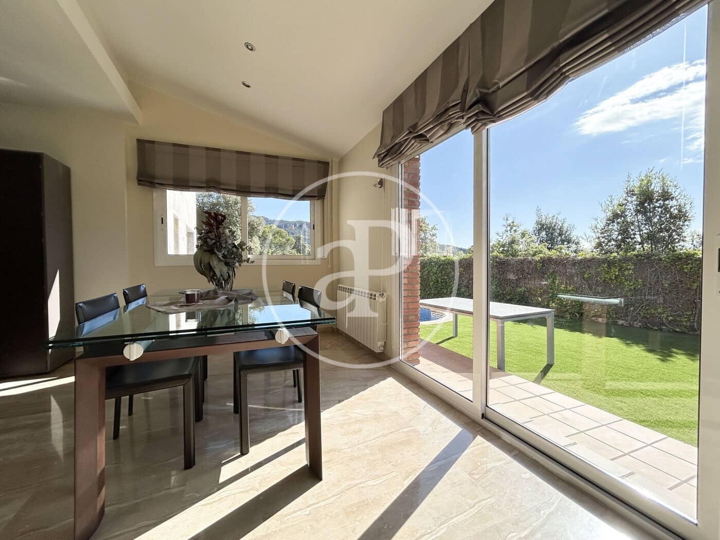 4 soveværelse Villa til salg i Matadepera med swimmingpool - € 895.000 (Ref: 9851749)