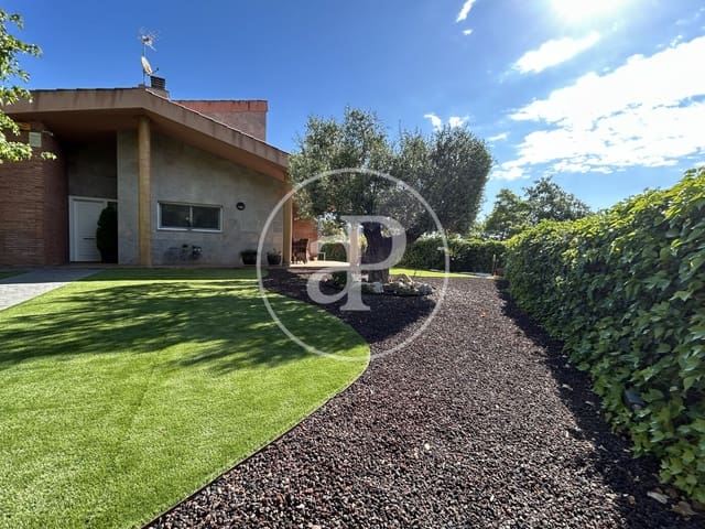 4 soveværelse Villa til salg i Matadepera med swimmingpool - € 895.000 (Ref: 9851749)