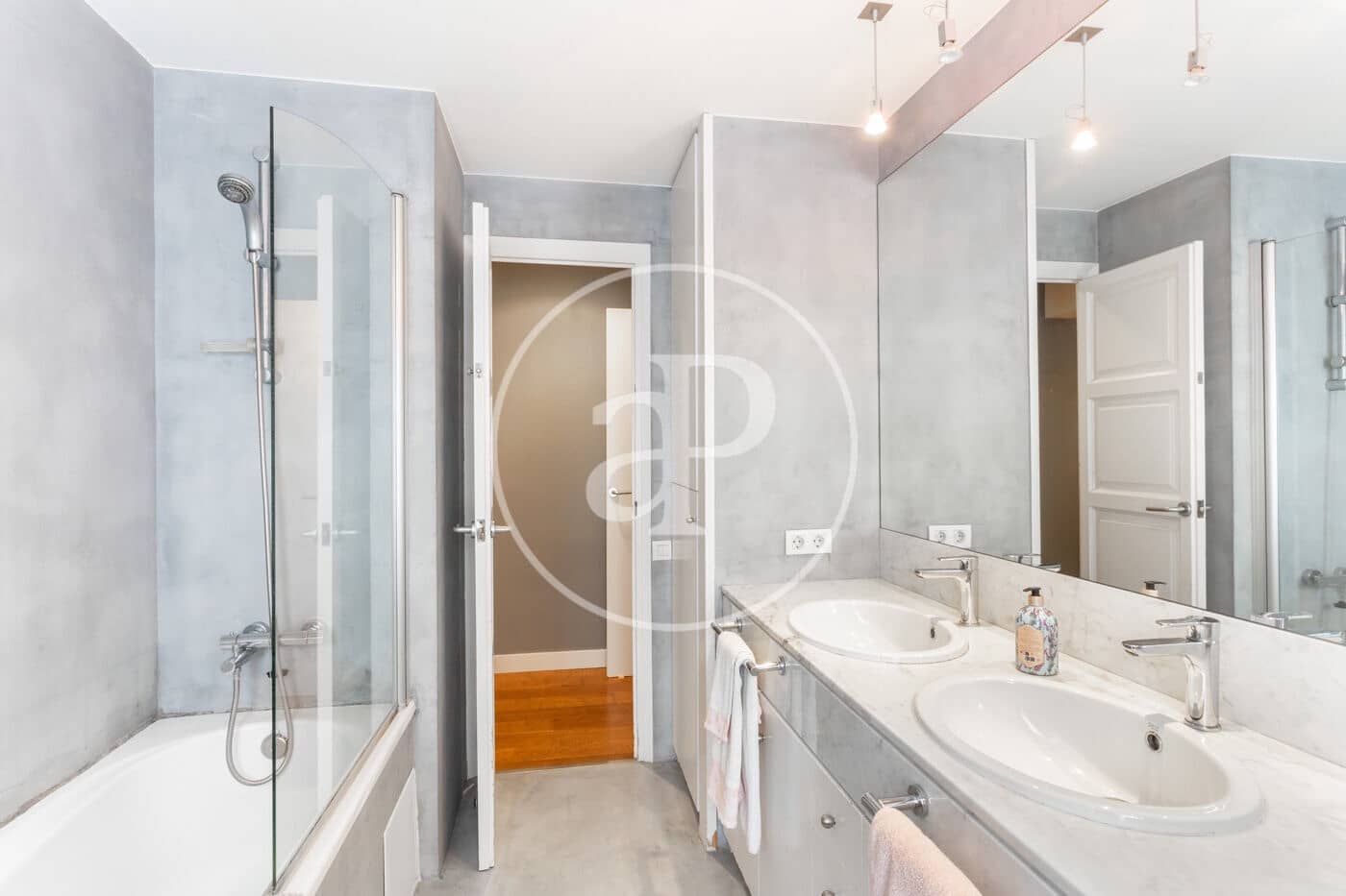 4 bedroom Apartment for rent in Barcelona city - € 3,390 (Ref: 9865172)