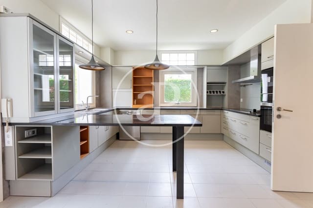 6 bedroom Villa for rent in Les Tres Torres, Barcelona city with garage - € 11,500 (Ref: 9865179)