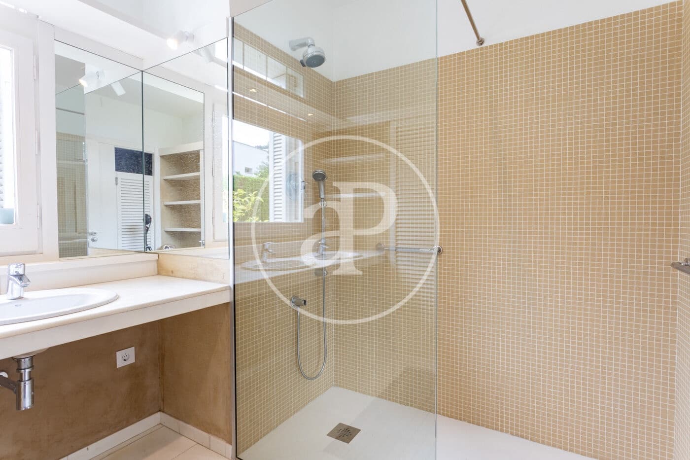 6 bedroom Villa for rent in Barcelona city with garage - € 11,500 (Ref: 9865179)