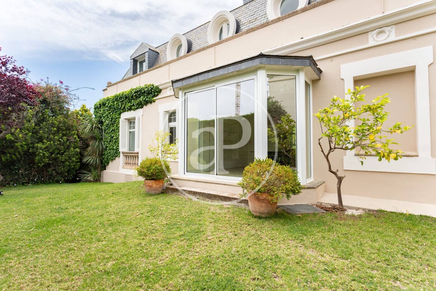 6 bedroom Villa for rent in Barcelona city with garage - € 11,500 (Ref: 9865179)
