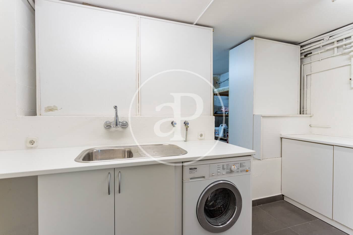 6 bedroom Villa for rent in Barcelona city with garage - € 11,500 (Ref: 9865179)