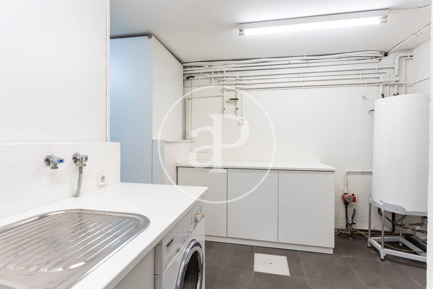 6 bedroom Villa for rent in Barcelona city with garage - € 11,500 (Ref: 9865179)