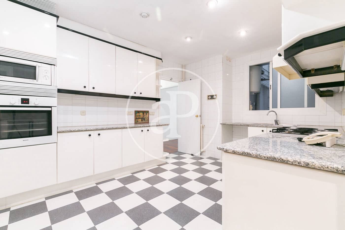 4 bedroom Apartment for rent in Barcelona city with garage - € 3,950 (Ref: 9866996)